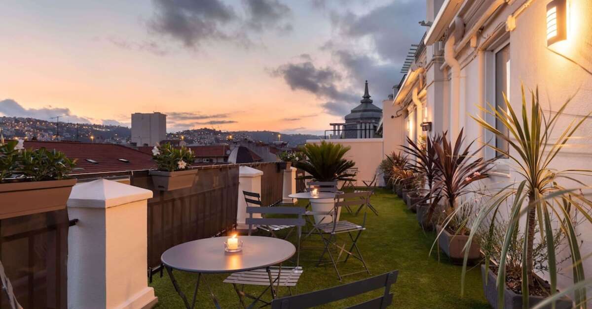 Een foto van het terras bij Hotel Byakko Nice