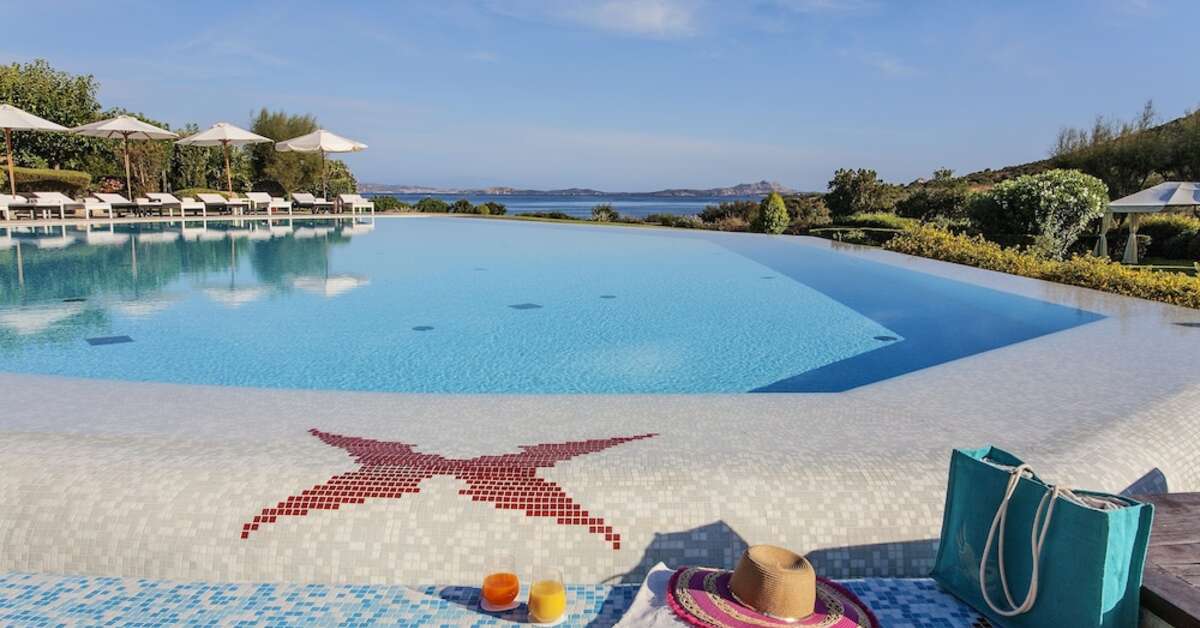 Een foto van het zwembad bij L'Ea Bianca Luxury Resort