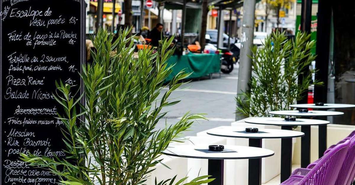 Een foto van het terras bij Hotel Monsigny