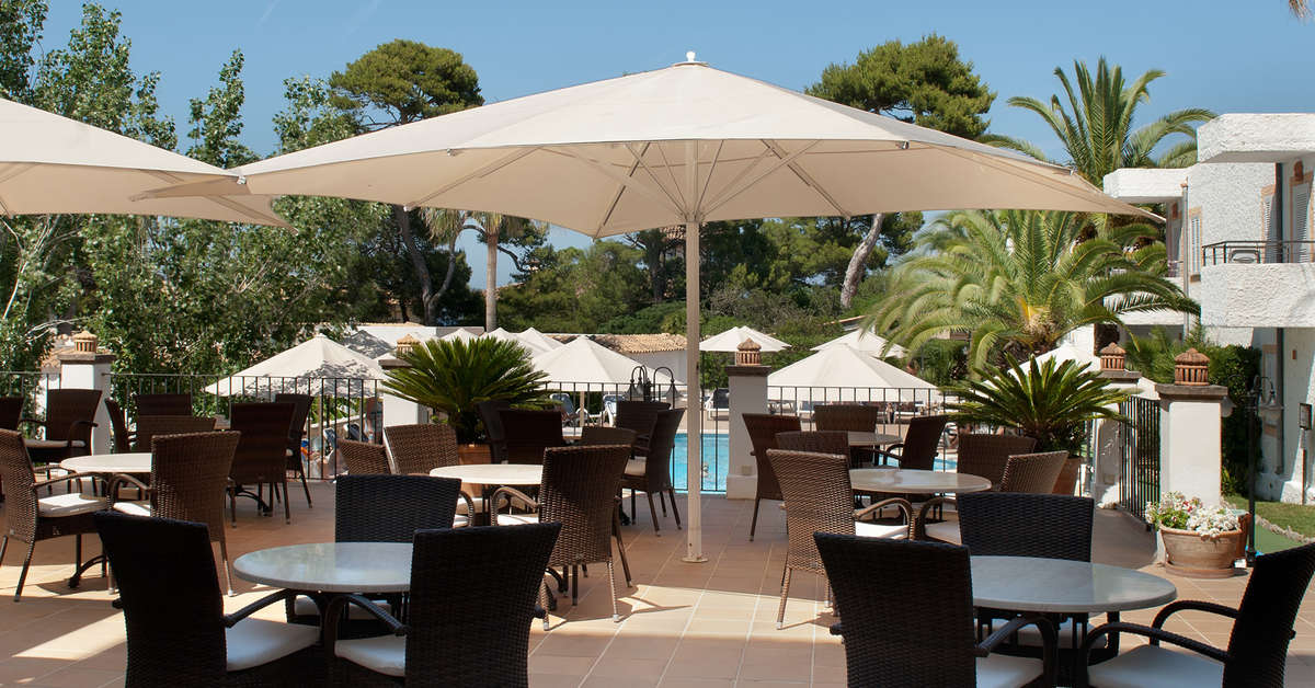 Een foto van het terras bij Prinsotel Mal Pas