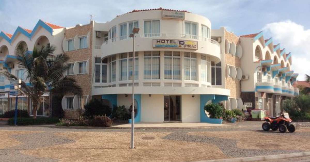 Een foto van de buitenkant van Hotel Pontao