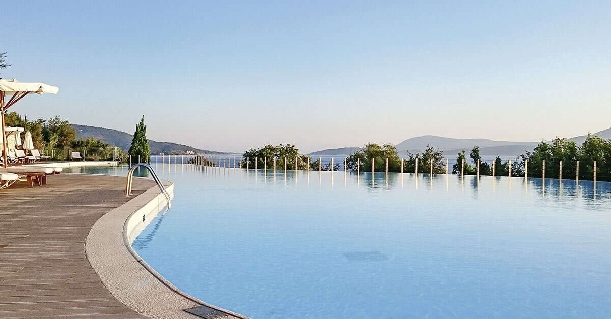 Een foto van het zwembad bij Ionian Blue