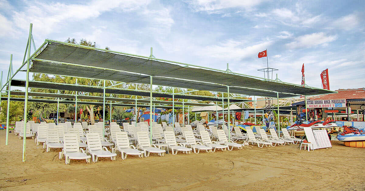 Een foto van het strand bij Lavitas Hotel