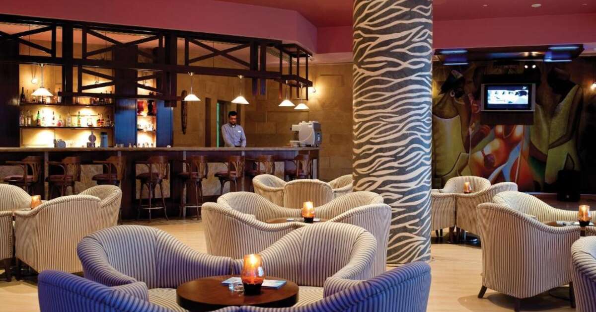 Een foto van het interieur van Amwaj Oyoun Resort & Casino