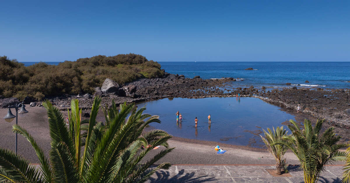 Een foto van het strand bij Appartementen Charco del Conde