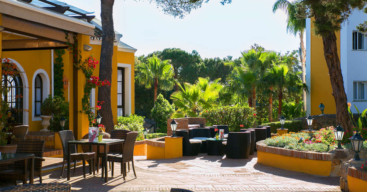 Een foto van het terras bij Ona Alanda Club Marbella