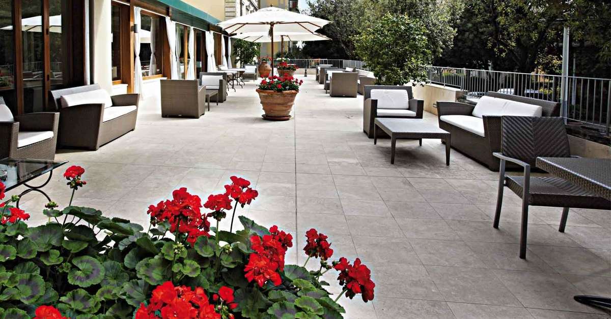 Een foto van het terras bij Grand Hotel Croce di Malta