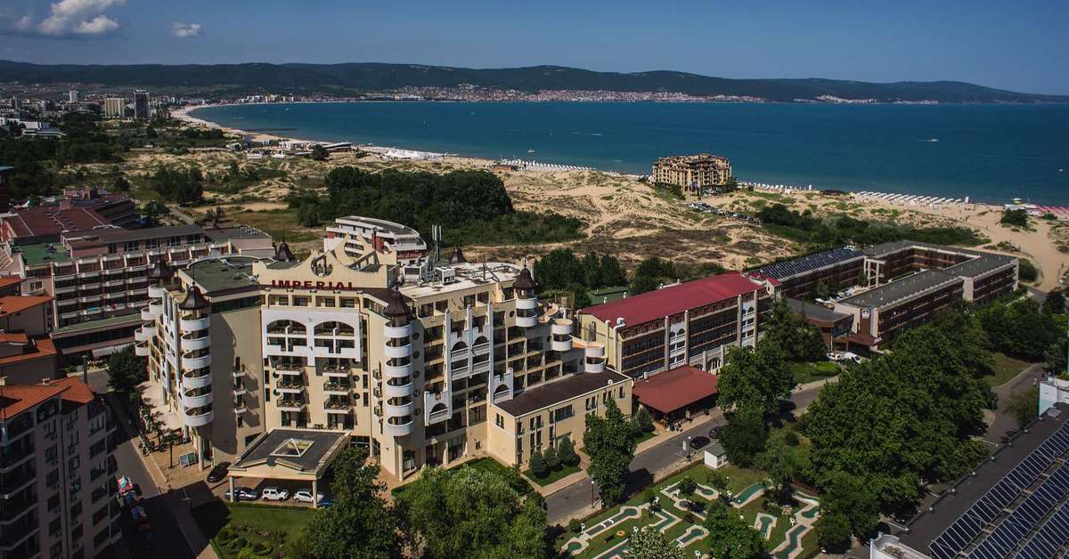 Een foto van de buitenkant van Hotel Imperial