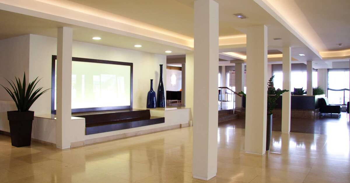 Een foto van het interieur van Hotel Garbi Park