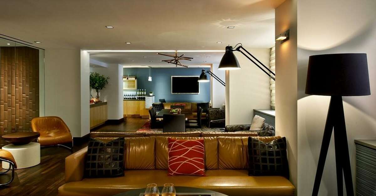 Ein Foto Fifty Hotel & Suites by Affinia
