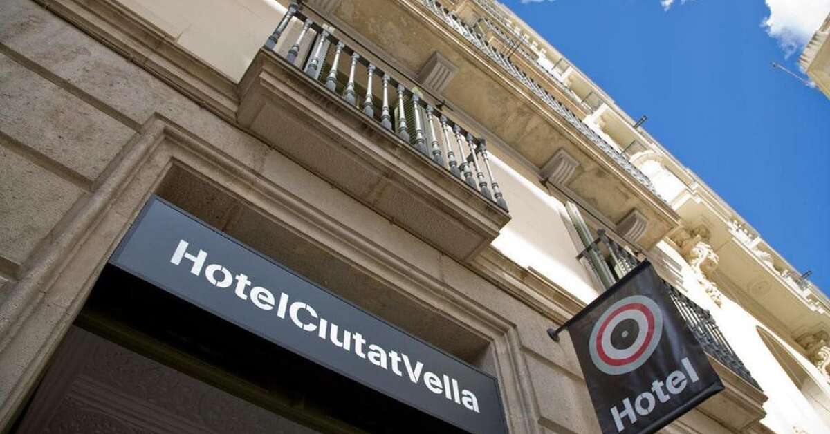 Een foto van de buitenkant van Hotel Ciutat Vella