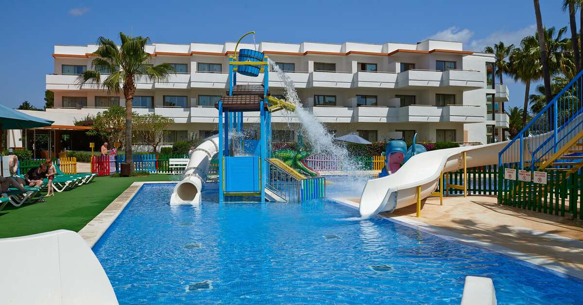 Een foto van het zwembad bij Grupotel Mallorca Mar