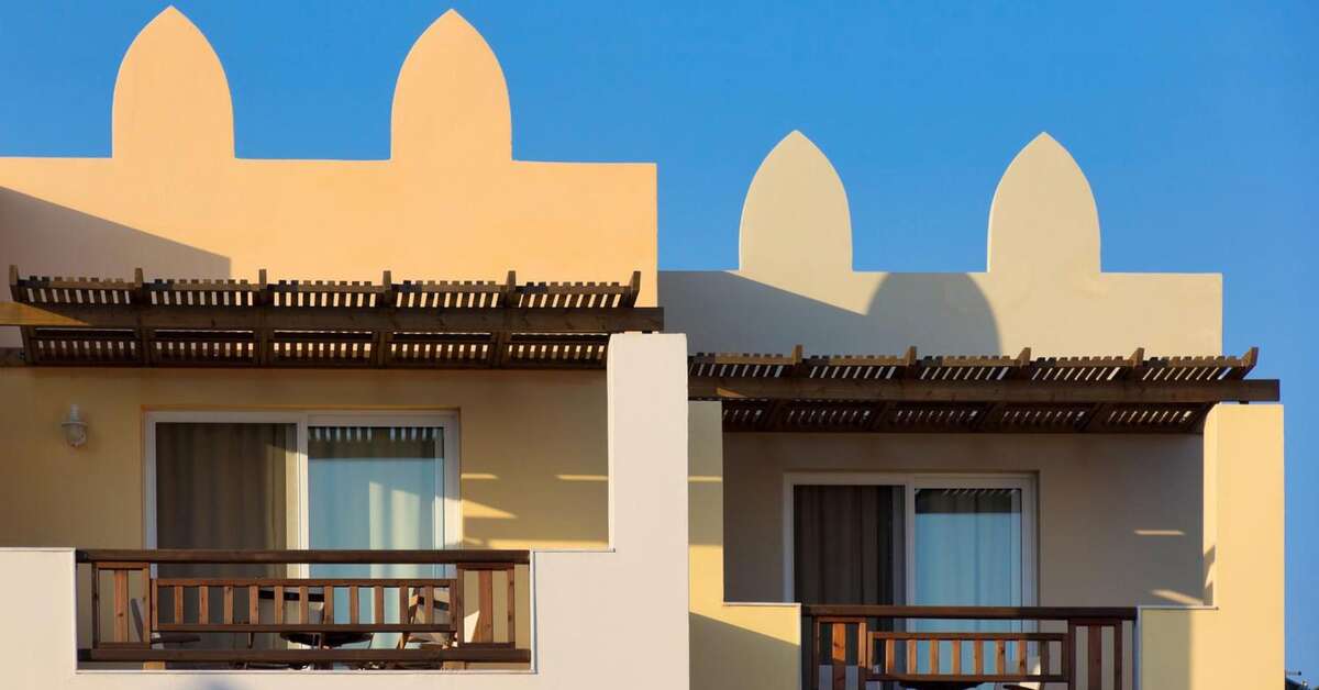Een foto van de buitenkant van Gaia Palace