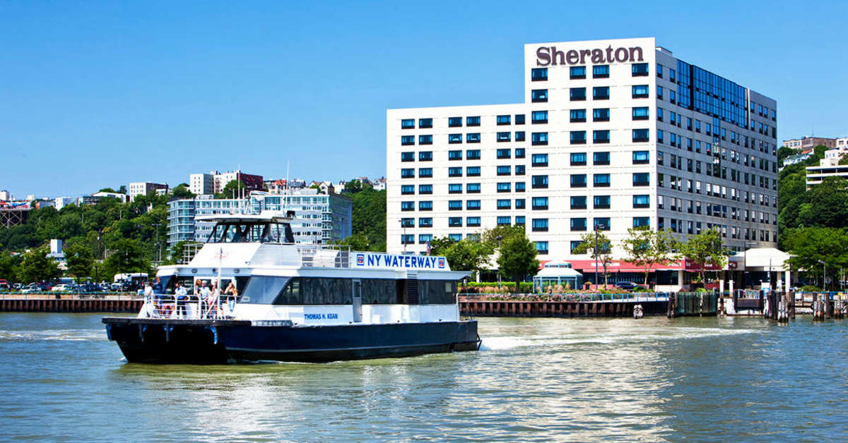Een foto van de buitenkant van Sheraton Lincoln Harbor Hotel