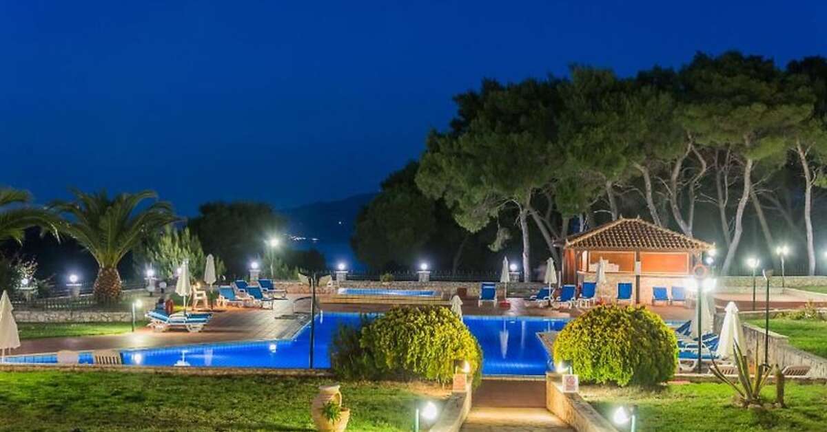 Een foto van het zwembad bij Surreal Keri Village & Spa by Zante Plaza