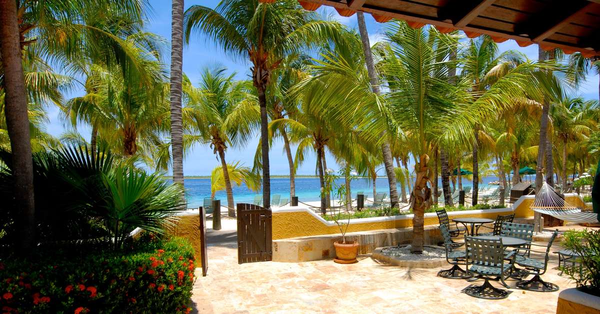 Een foto van de buitenkant van Harbour Village Beach Club