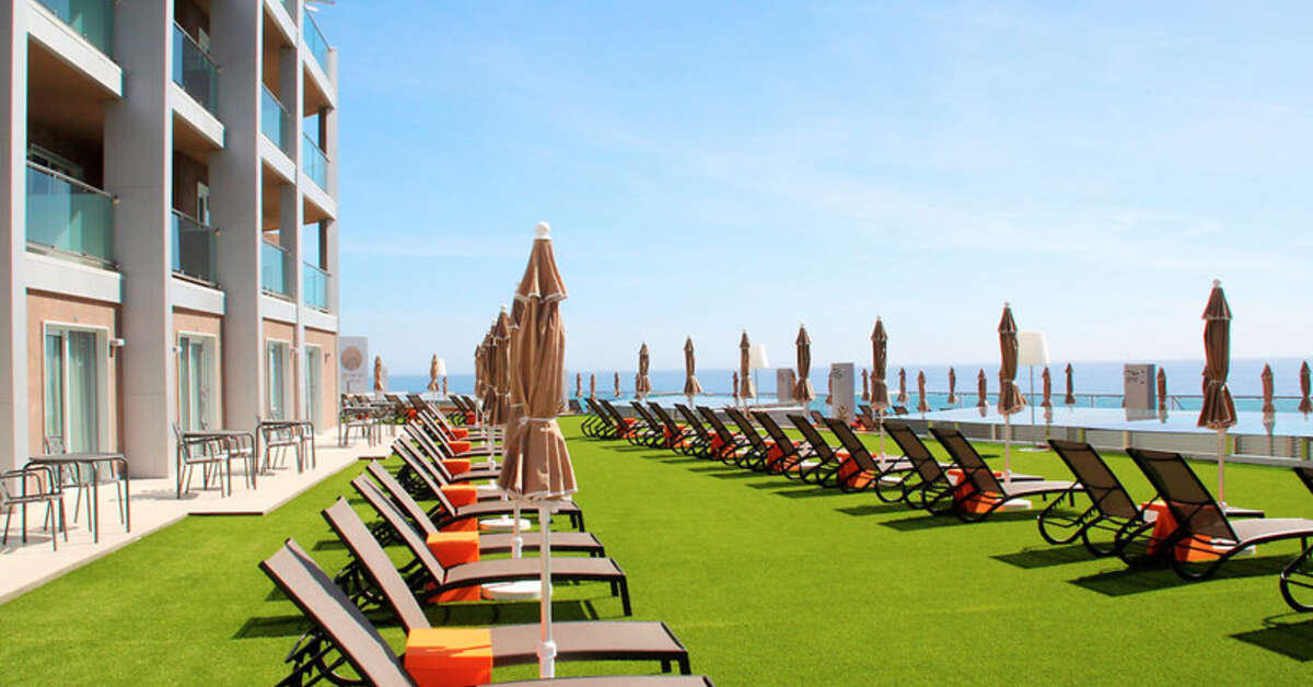 Een foto van het terras bij Riviera Vista