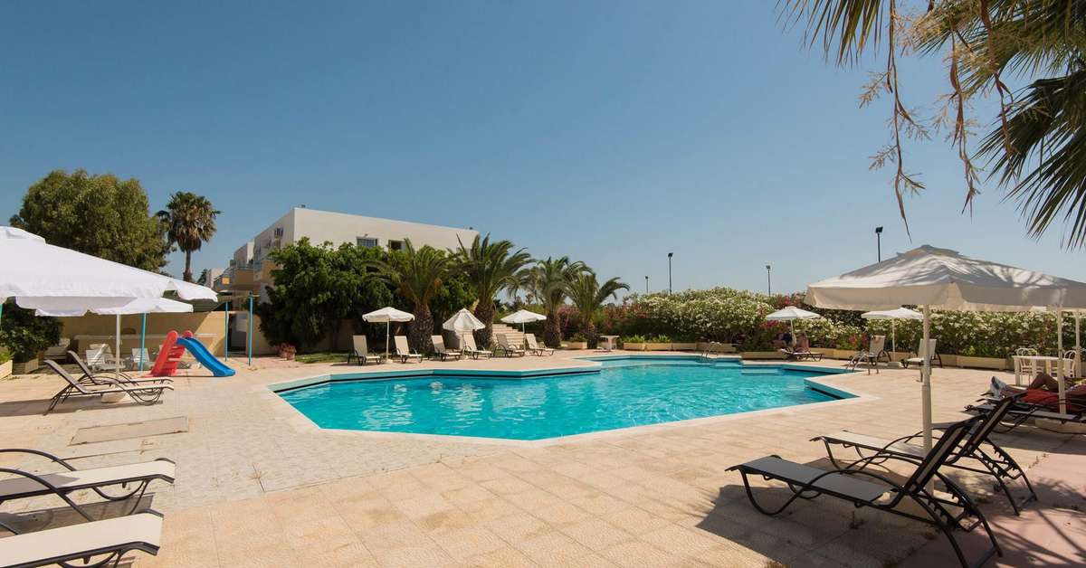 Een foto van het zwembad bij Leonidas Hotel & Studios