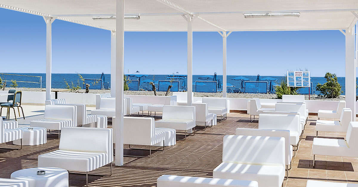 Een foto van het terras bij Giannoulis Almyra Hotel & Village