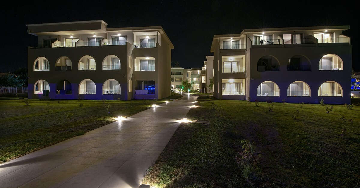 Een foto van de buitenkant van Vantaris Luxury Beach Resort
