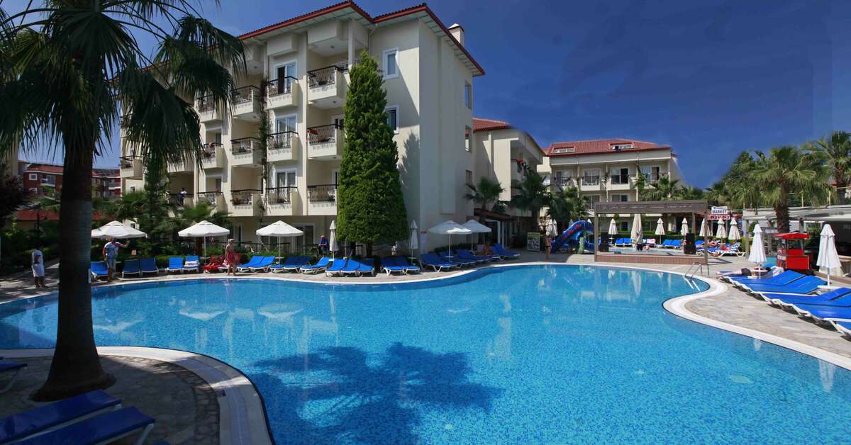 Een foto van het zwembad bij Sun City Appartementen