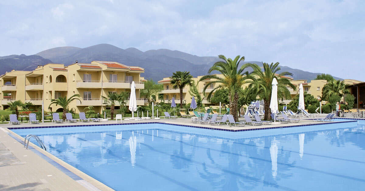 Een foto van het zwembad bij Hotel Poseidon Palace