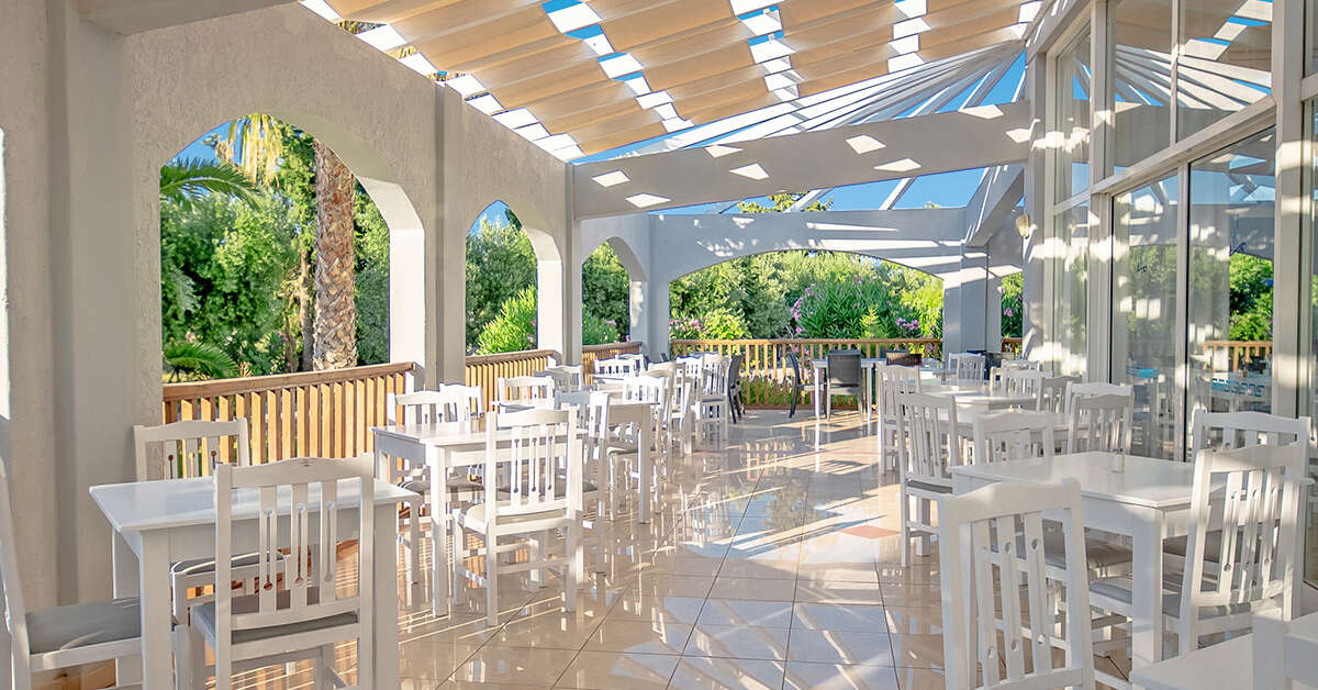 Een foto van het terras bij Evripides Village Beach Hotel