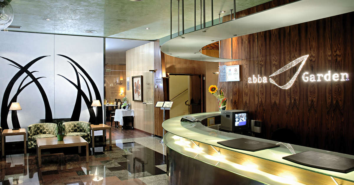 Een foto van het interieur van Abba Garden Hotel