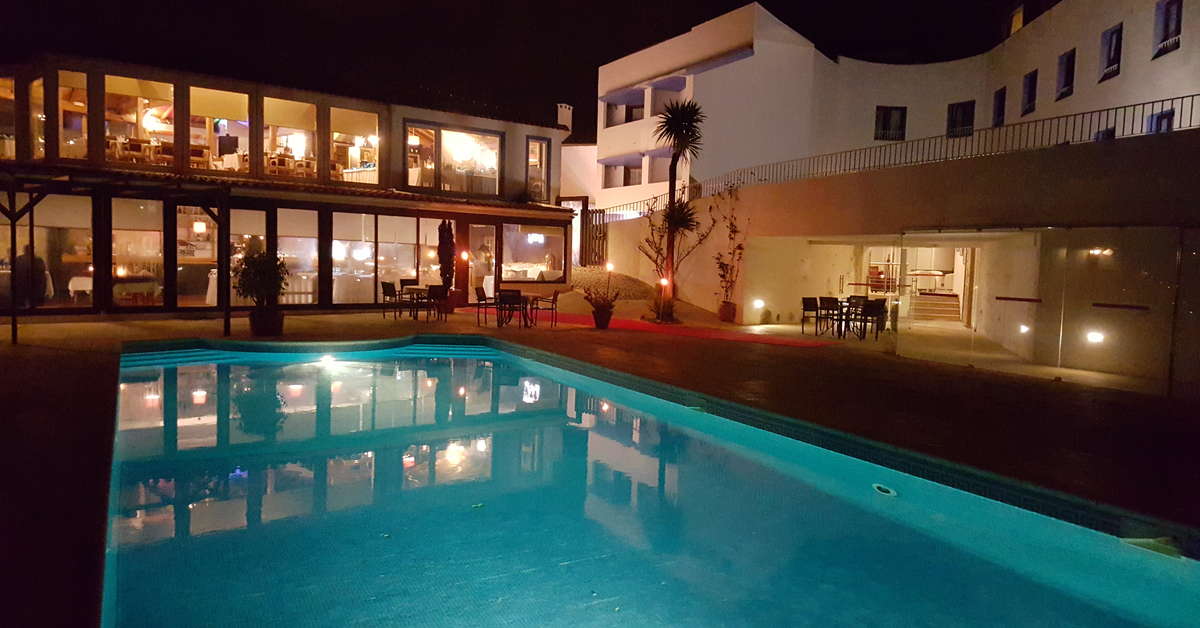 Een foto van het zwembad bij Miramar Hotel & Spa