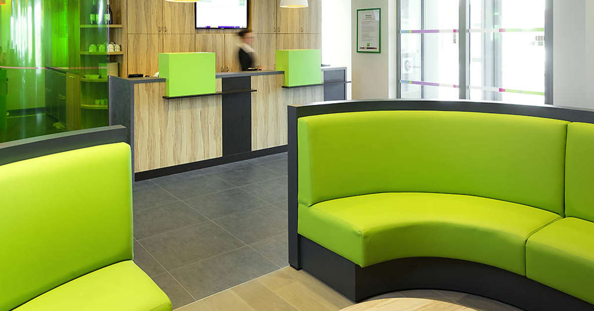 Een foto van het interieur van Ibis Styles Zeebrugge