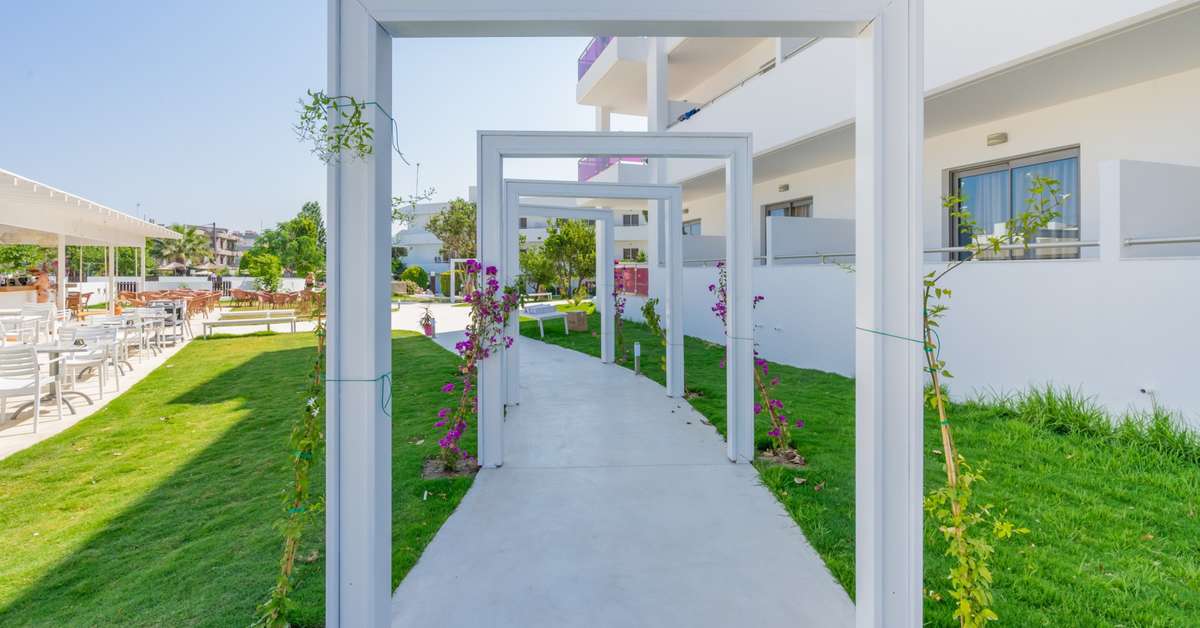 Een foto van het terras bij Stamos Hotel Faliraki
