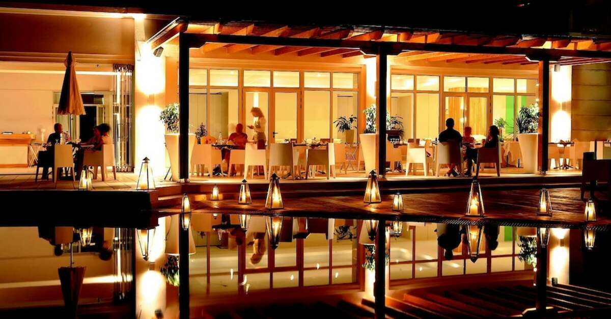 Een foto van het terras bij Grecotel Filoxenia Hotel
