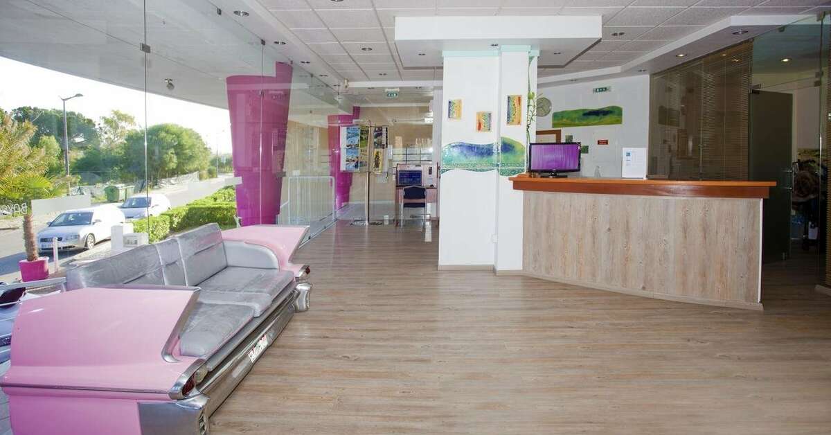 Een foto van het interieur van Bayside Salgados Appartementen