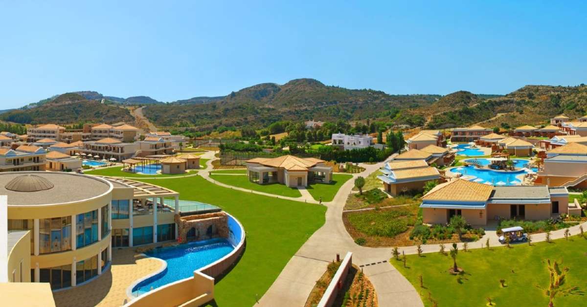 Een foto van het zwembad bij La Marquise Luxury Resort