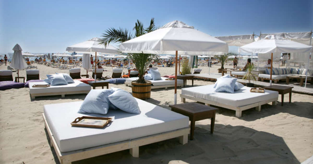 Een foto van het strand bij DIT Majestic Beach Resort