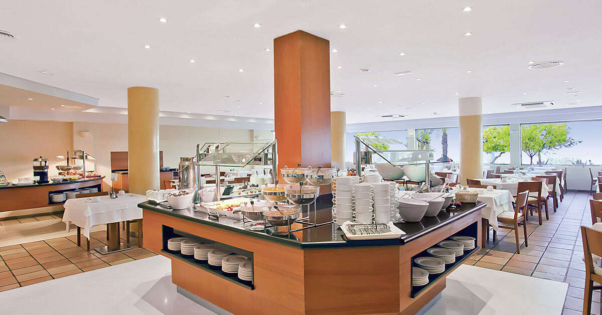 Een foto van het interieur van Aya Sea Hotel