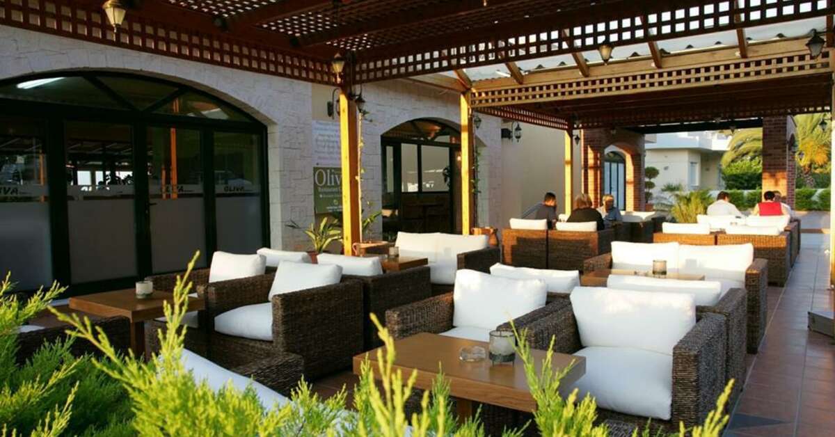 Een foto van het terras bij Asterias Village Resort