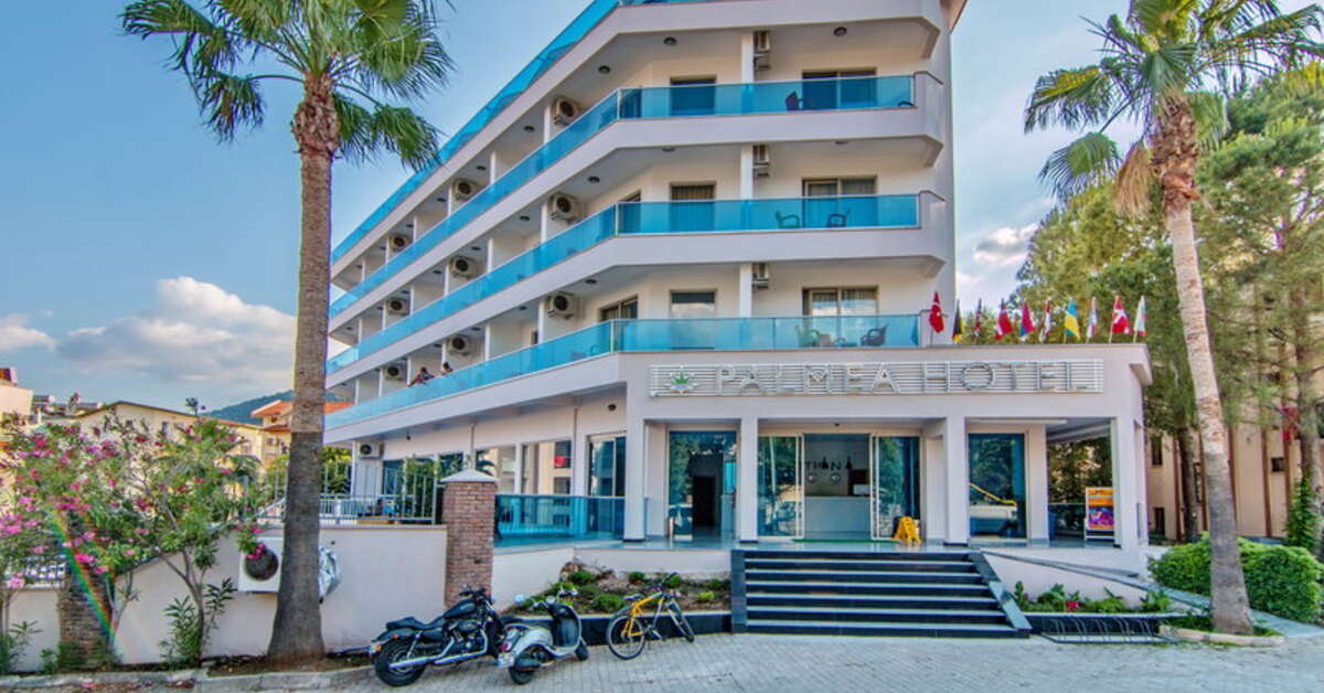 Een foto van de buitenkant van Hotel Palmea