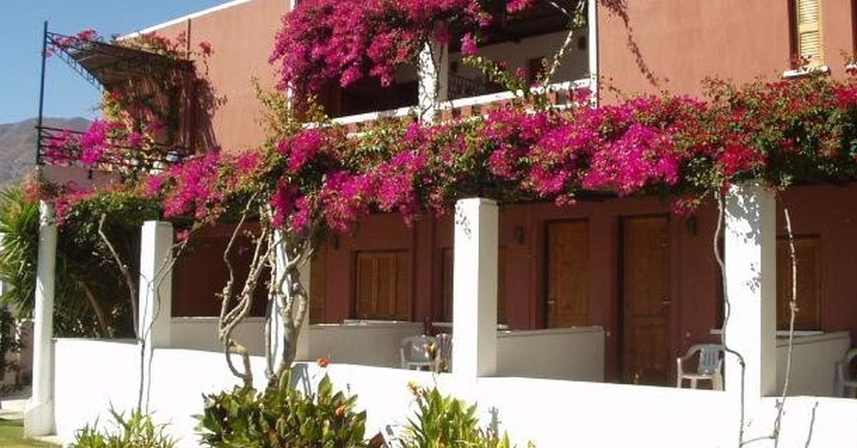 Een foto van de buitenkant van Hotel Porto Galini