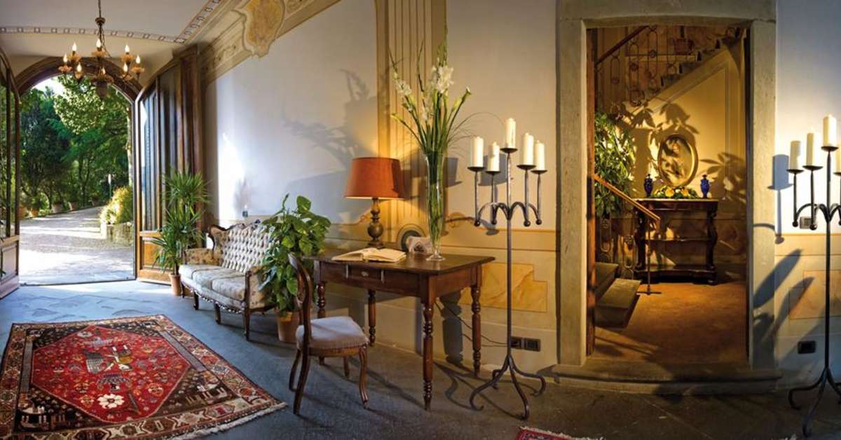 Een foto van het interieur van Villa la Palagina