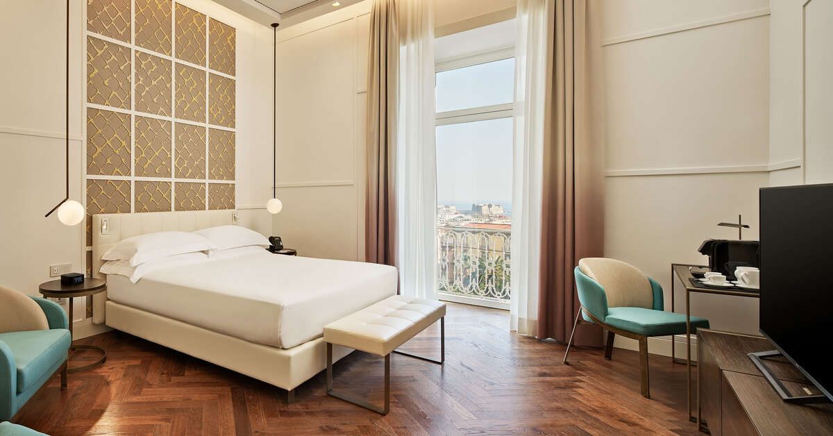 Ein Foto De Bonart Naples Curio Collection by Hilton