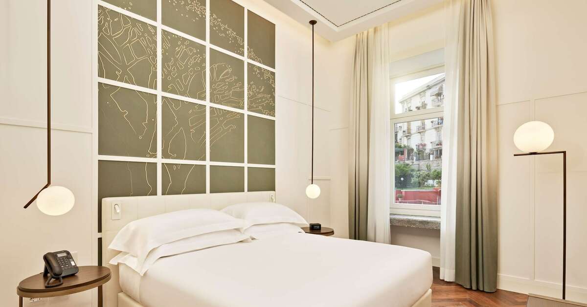 Ein Foto De Bonart Naples Curio Collection by Hilton