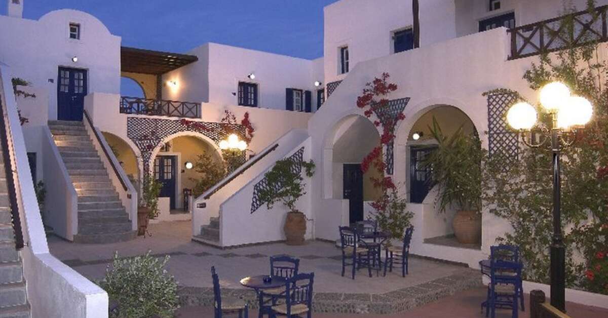Een foto van het terras bij Kouros Village