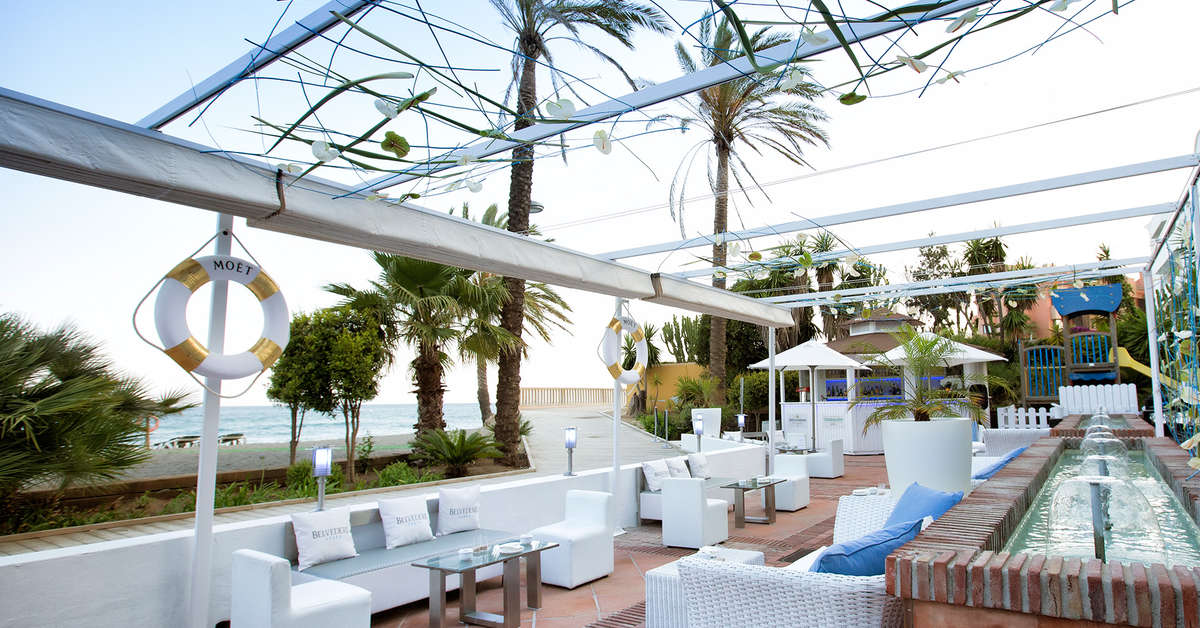 Een foto van het terras bij Gran Hotel Guadalpin Banus