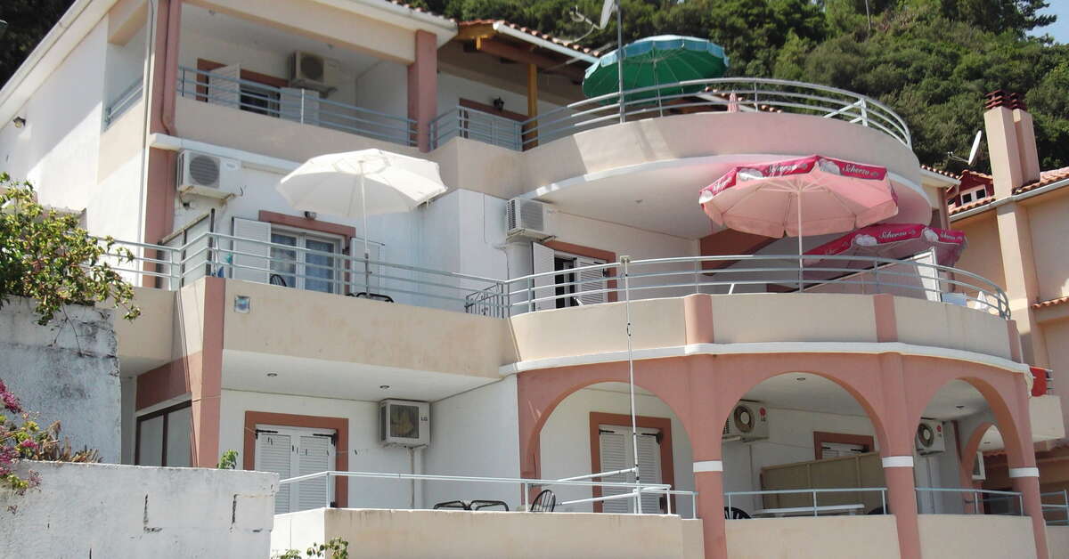 Een foto van de buitenkant van Harbour View - Oceanis Appartementen