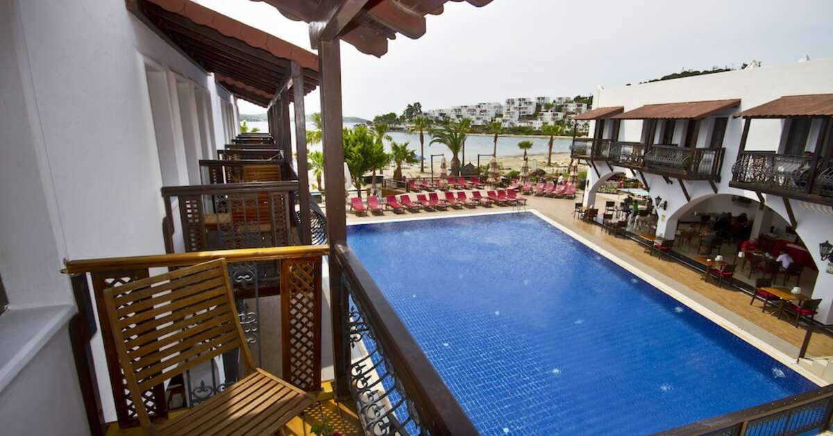Een foto van het zwembad bij Costa Bitezhan Hotel