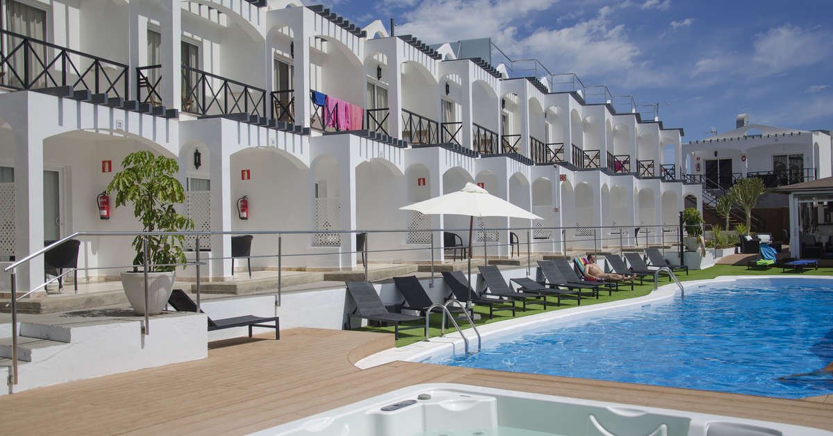 Een foto van het zwembad bij Vista Bonita LGTBIQ+ Resort