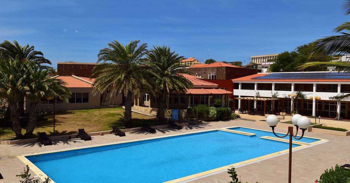 Een foto van het zwembad bij Pestana Tropico