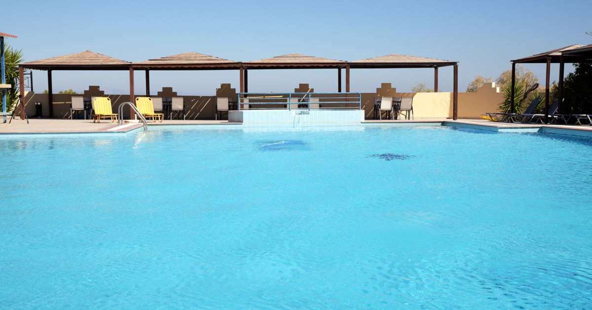 Ein Foto vom Pool im Telhinis Hotel