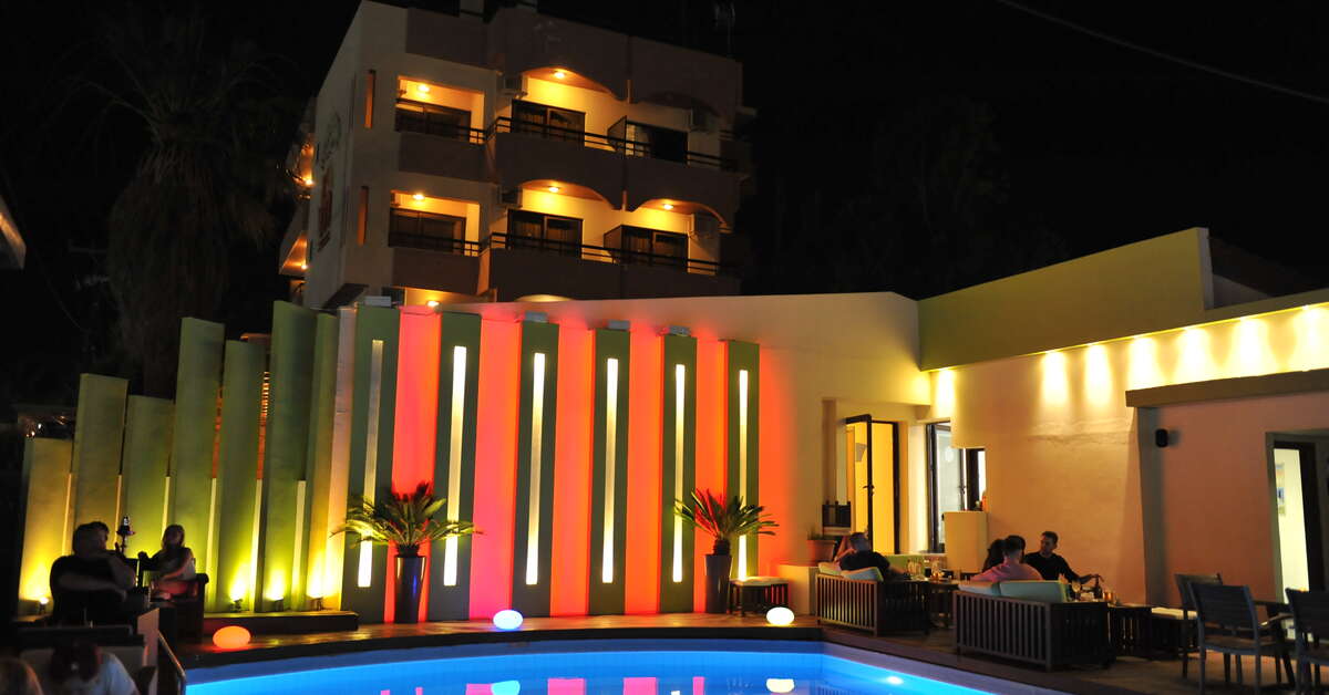 Een foto van het zwembad bij Heleni Beach Hotel